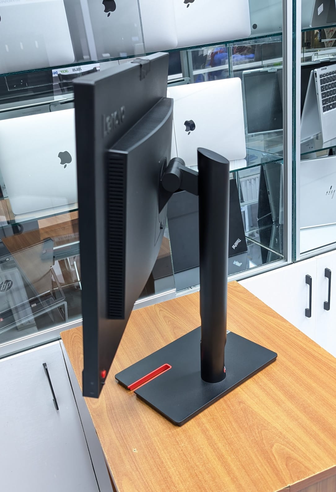 LENOVO T241L - 20 24 INCH LCD E.E / HDMI EDGE TO EDGE SCREEN MONITOR @ KSHS  14999