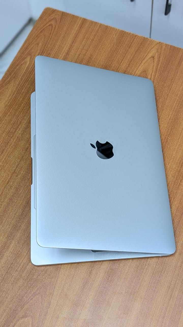 MACBOOK PRO M1 2020 13''INCH 8GB RAM 500GB SSD @KSHS 97,999