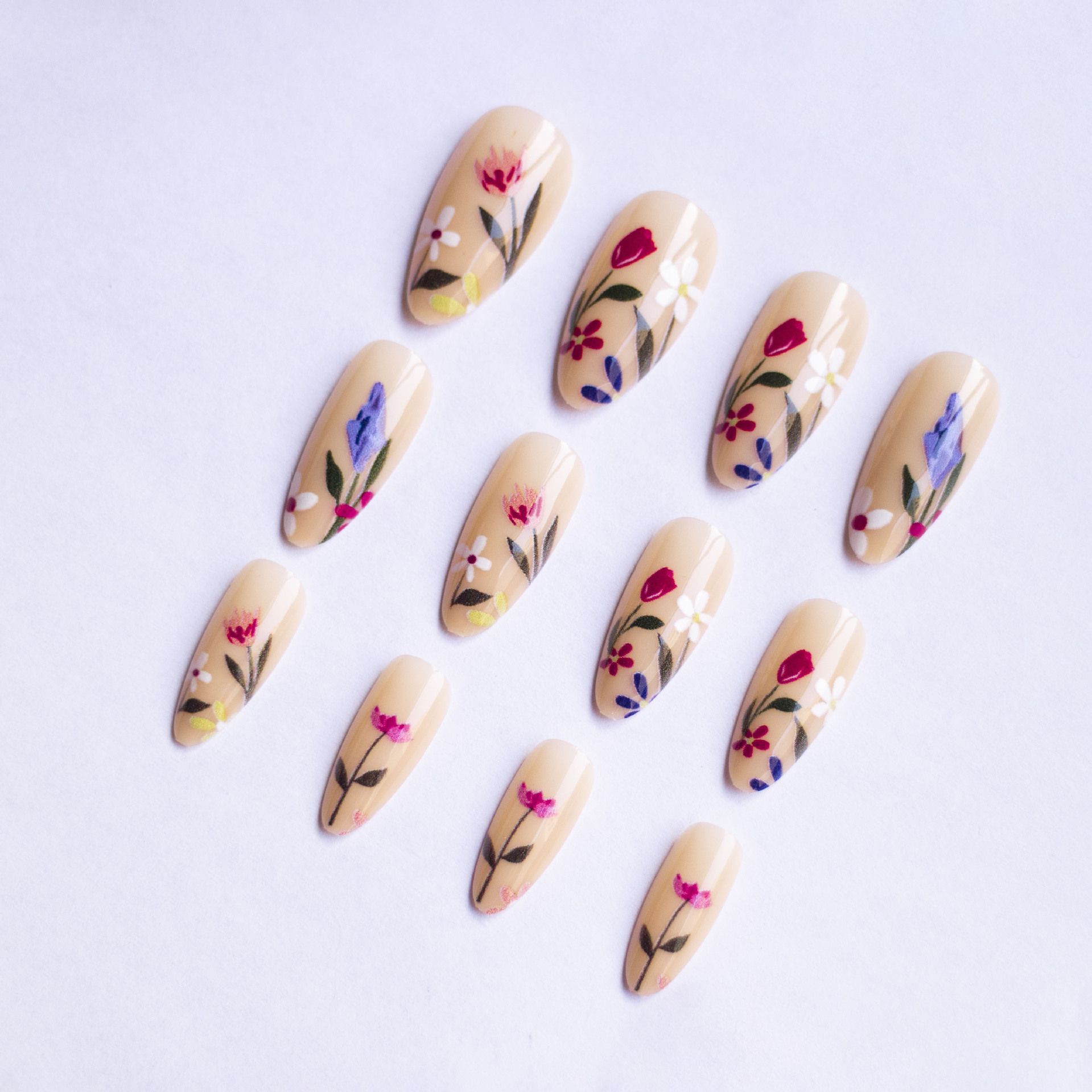 Wear elegant almond-shaped fresh flower style nail polish for a festive and charming look. Comes with 24 detachable pieces. view 7