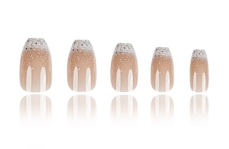 Hot-selling ballet-style nail art decals in Europe and America. Glittering white gradient nail stickers. Sophisticated and simple wearables for nails.