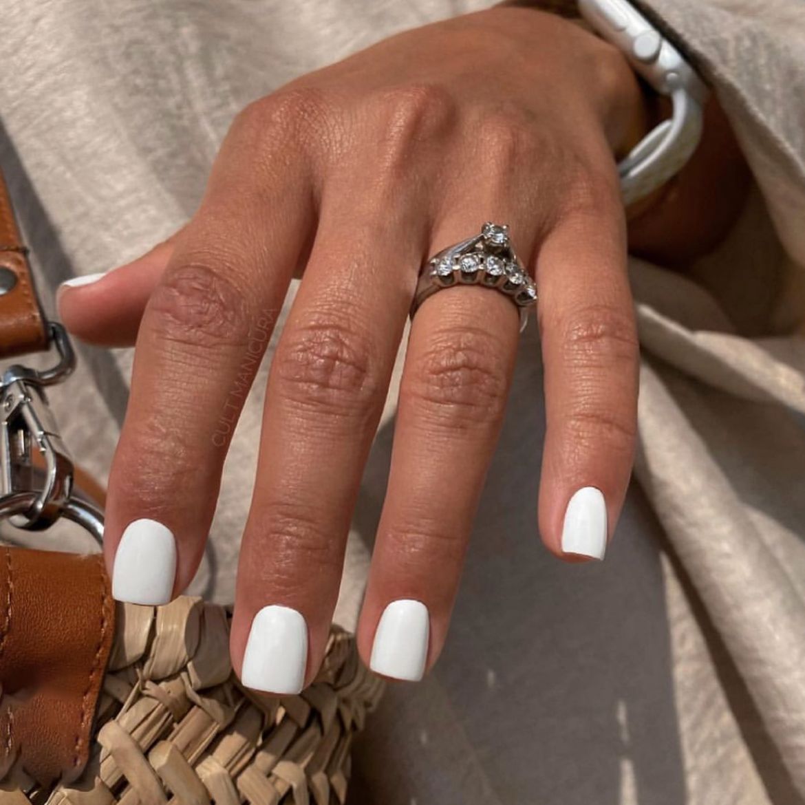 New product - wearable armor. Simple matte white short fake nail pieces. Wearable nail art stickers. Finished nail sheet stickers. 24 pieces of nail art.