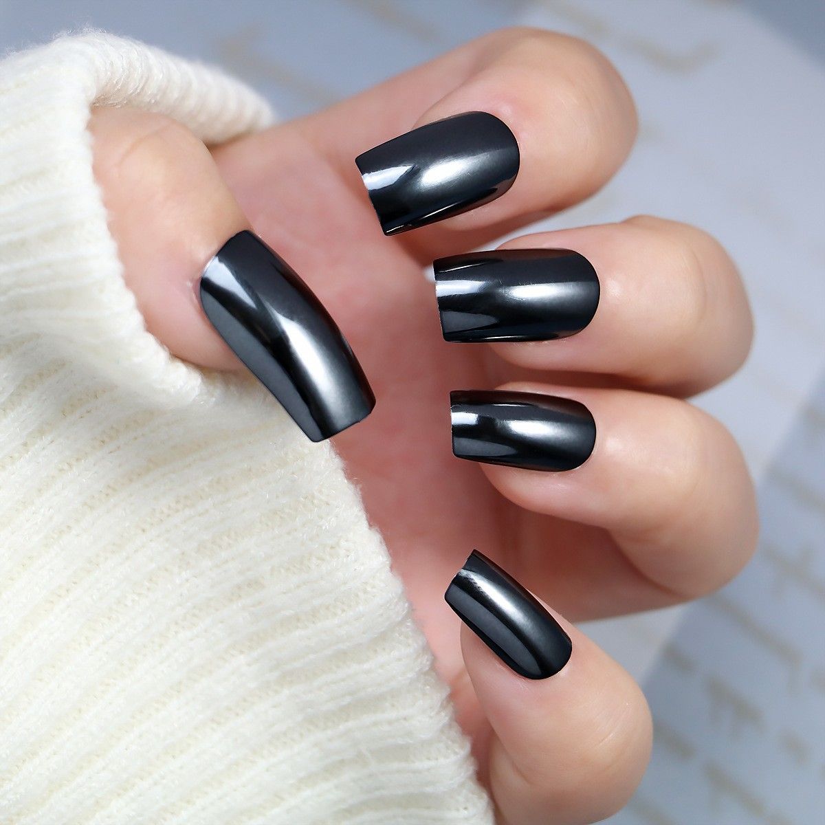 Silver-colored wearable nail tips, simple solid color short false nail tips, silver nail art stickers, ready-made nail tips, 24 pieces per pack.