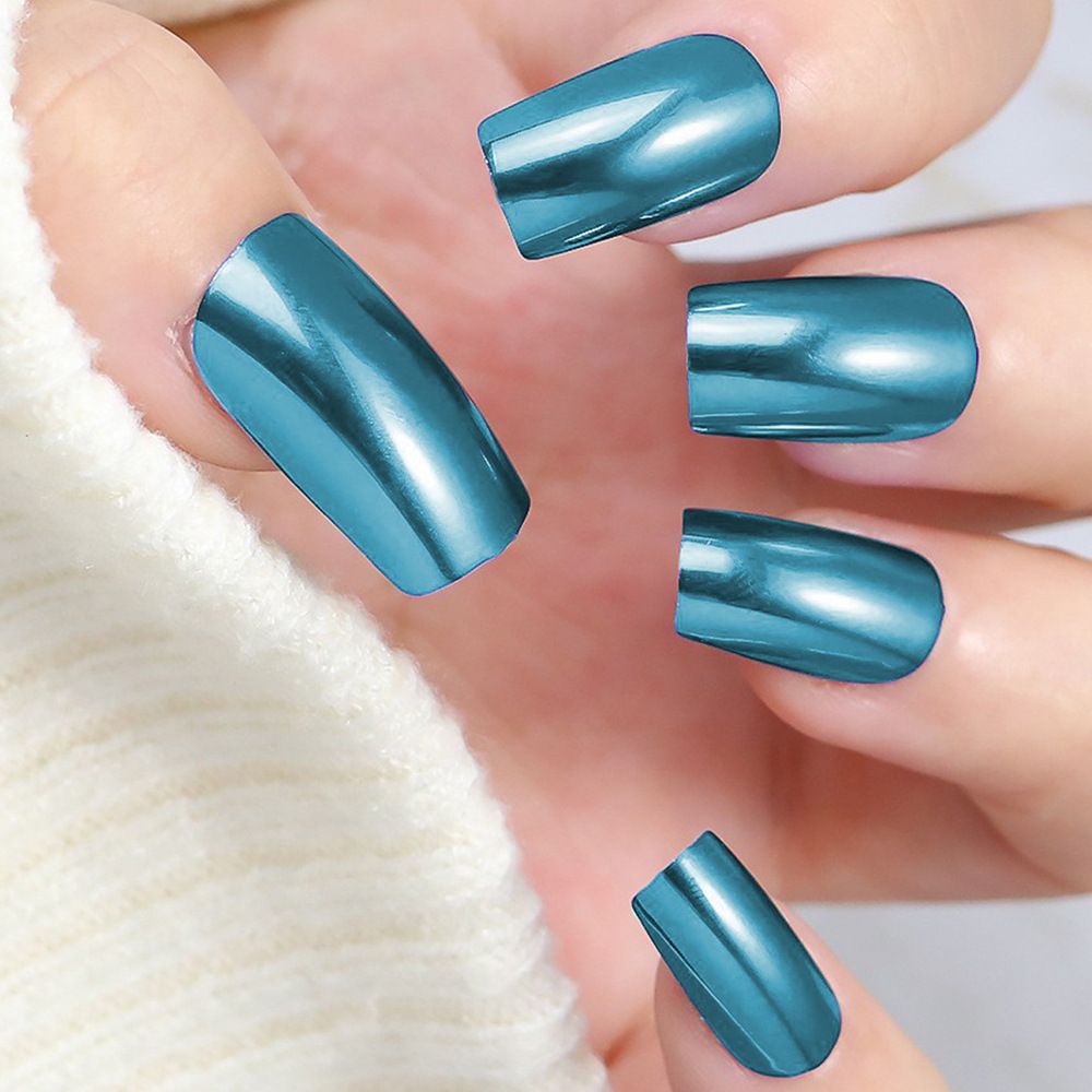 Silver-colored wearable nail tips, simple solid color short false nail tips, silver nail art stickers, ready-made nail tips, 24 pieces per pack.