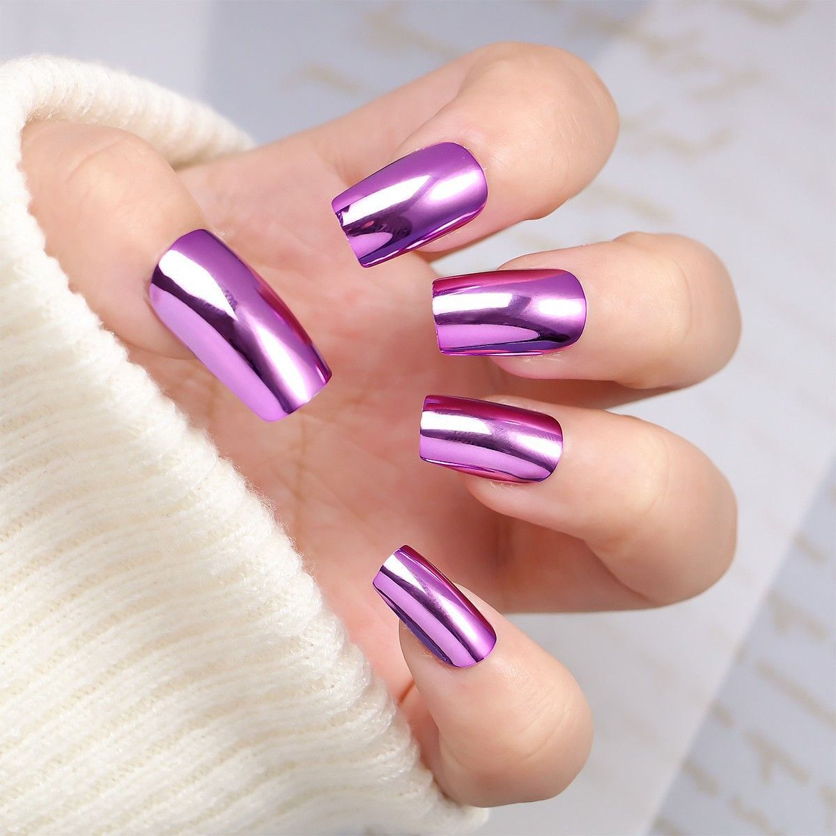 Silver-colored wearable nail tips, simple solid color short false nail tips, silver nail art stickers, ready-made nail tips, 24 pieces per pack.