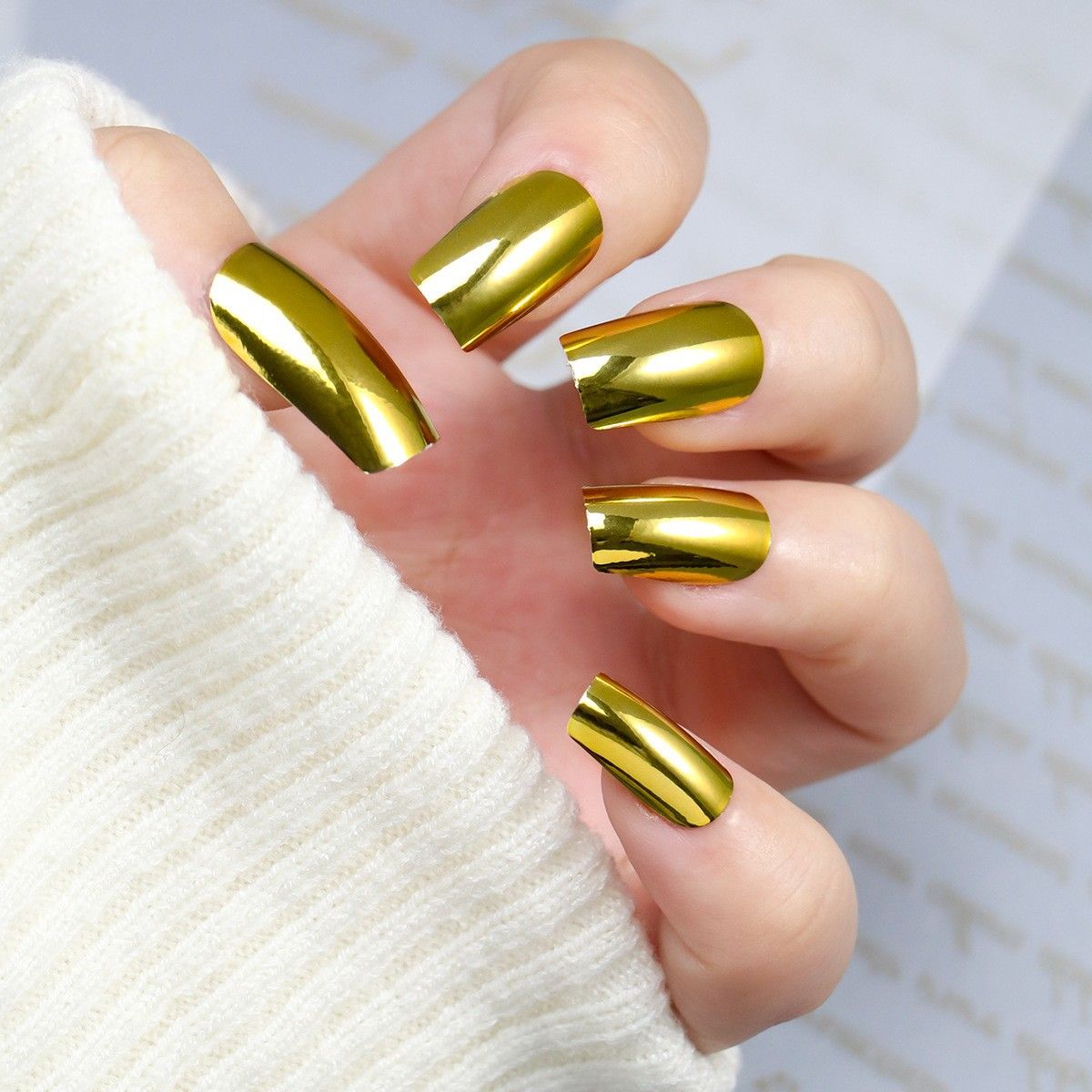 Silver-colored wearable nail tips, simple solid color short false nail tips, silver nail art stickers, ready-made nail tips, 24 pieces per pack.