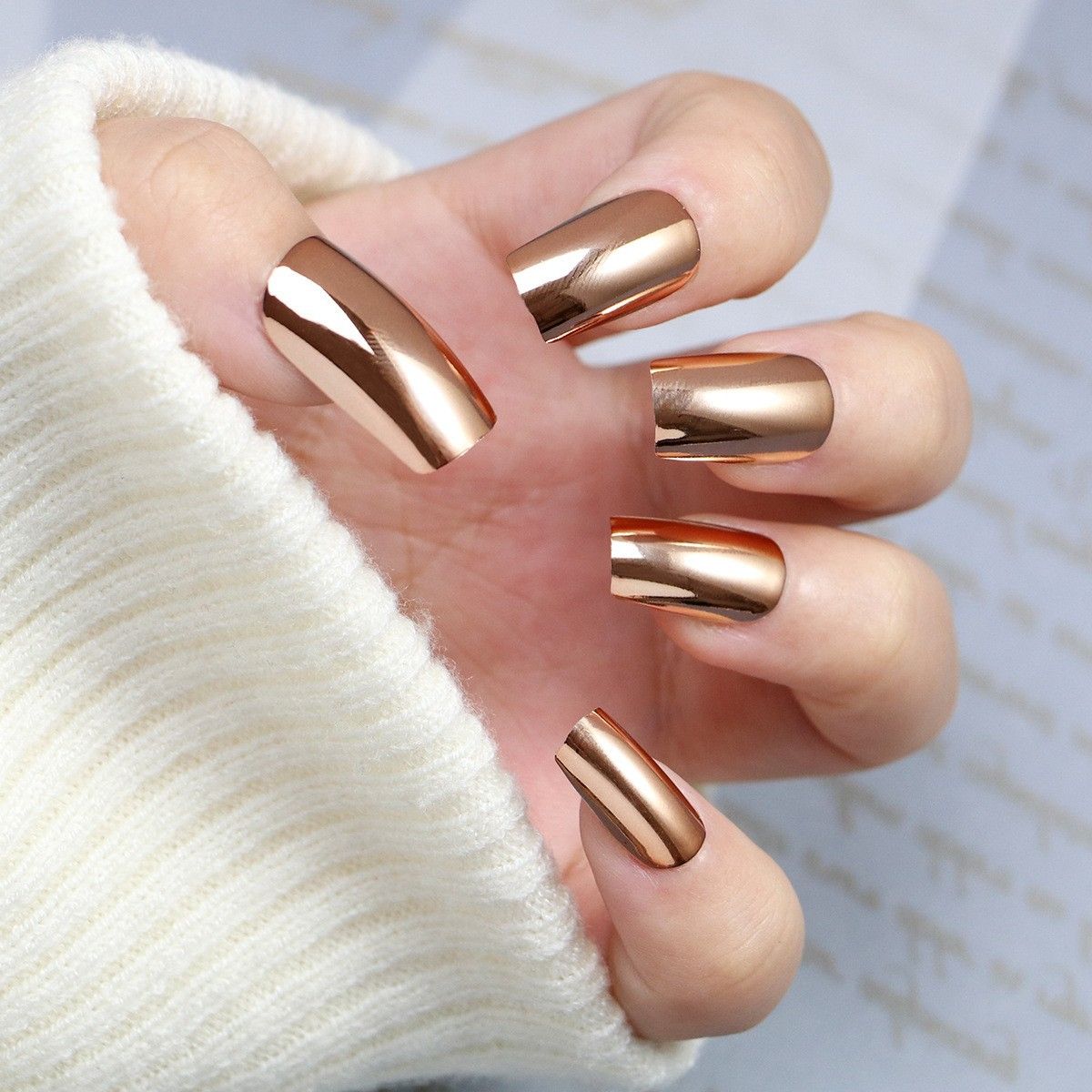 Silver-colored wearable nail tips, simple solid color short false nail tips, silver nail art stickers, ready-made nail tips, 24 pieces per pack.