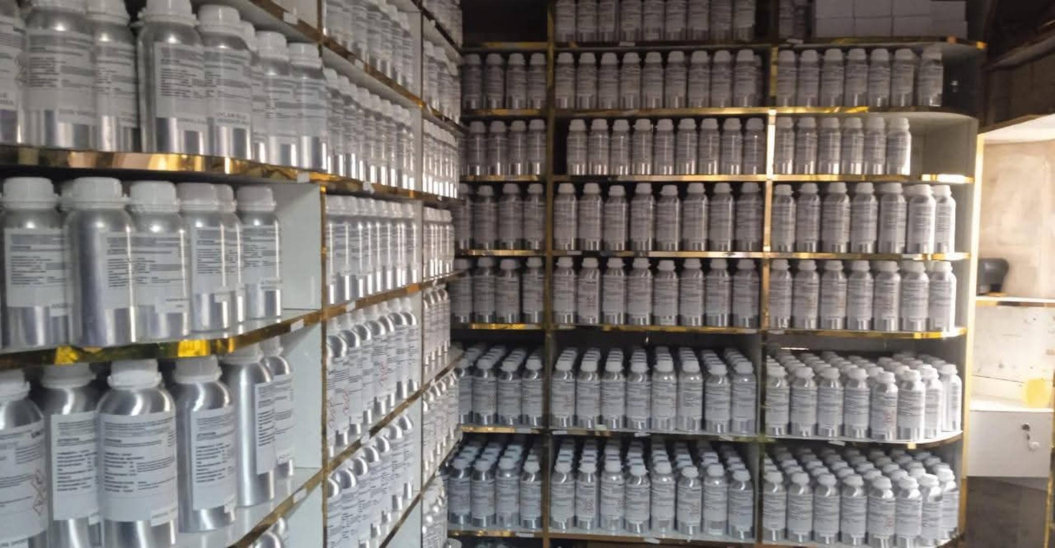 Starting a business in oil-based perfume refilling can be a profitable and low-cost venture if done right. Here's a step-by-step guide to help you get started:

🧴 1. Understand the Business

Oil-base