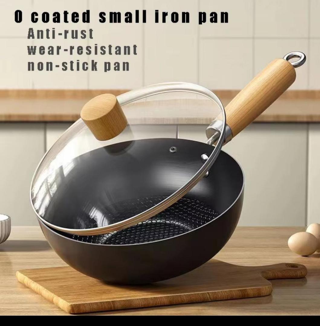 Nonstick frying pan with a lid