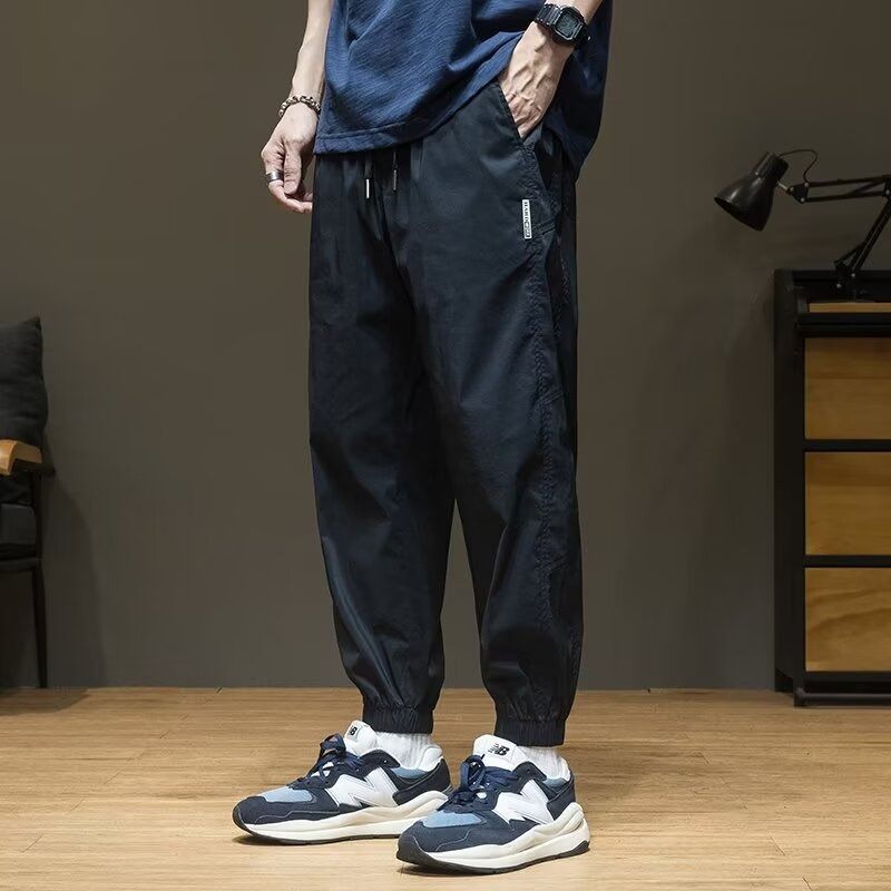The new men's overalls in summer are simple and elastic, and the waist is fast-drying sweatpants. The tide brand is loose, and the feet are tied with ice silk casual pants