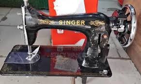 Singer Classic Manual Sewing Machine with Hand Wheel, Durable Heavy-Duty Tailoring Machine Head for Home & Professional Use, Straight Stitch Mechanical Sewing Machine for Fabrics & Repairs
