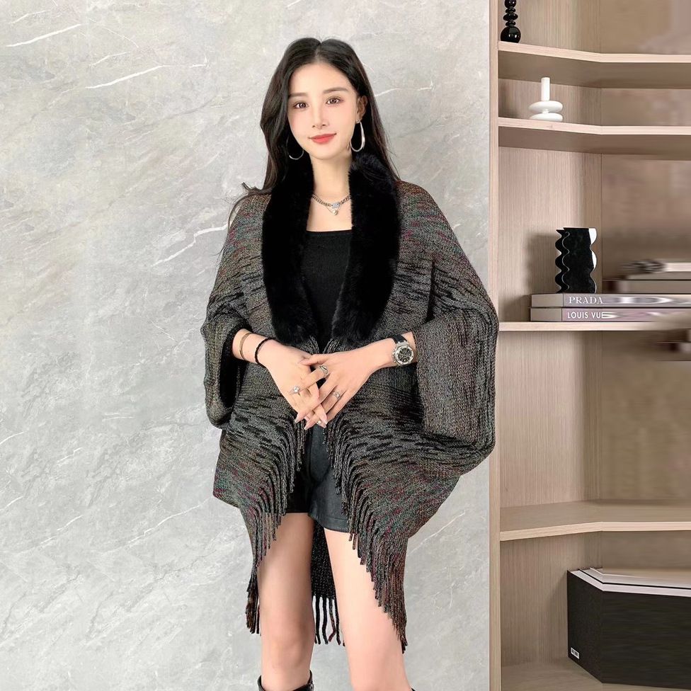 Fashionable shawl cloak jacket for women, fashionable and luxurious, loose fit, new fur collar knitted scarf