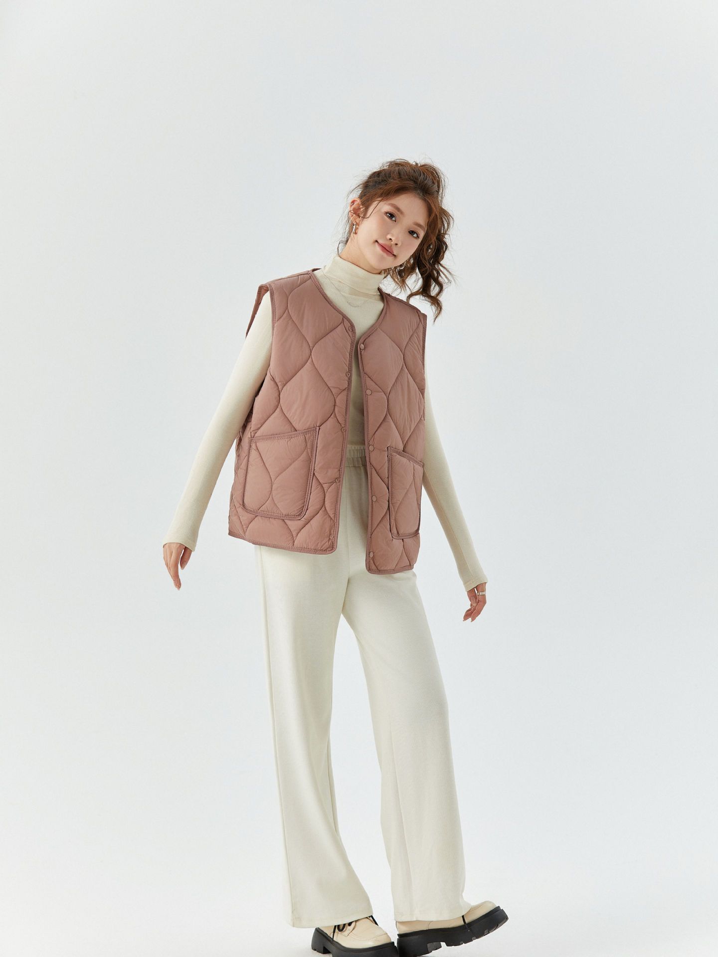 Ladies' warm, enlarged and thickened, flannel inner layer, camisole, women's style, lamb wool, buttons, casual cotton vest for outer wear