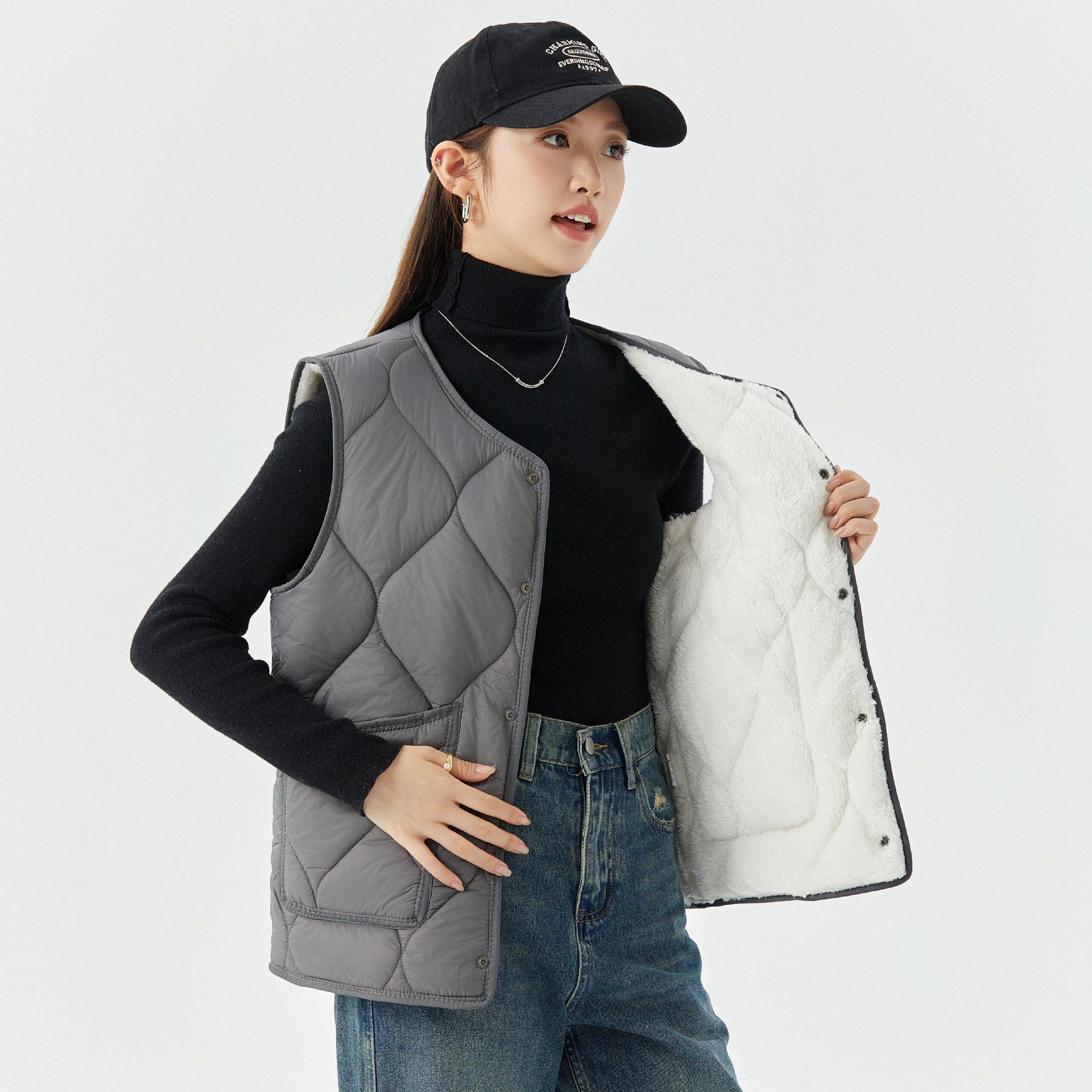 Ladies' warm, enlarged and thickened, flannel inner layer, camisole, women's style, lamb wool, buttons, casual cotton vest for outer wear