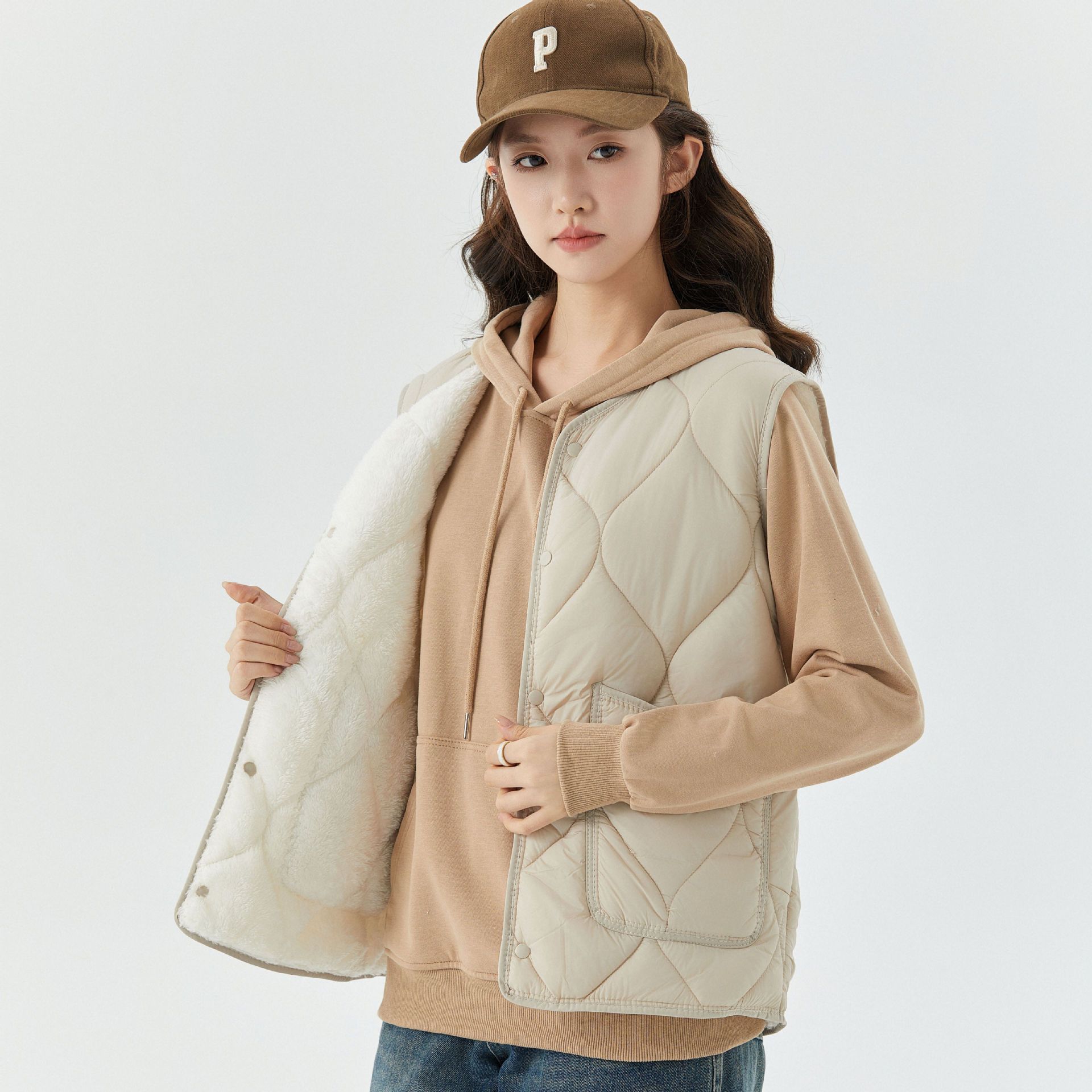 Ladies' warm, enlarged and thickened, flannel inner layer, camisole, women's style, lamb wool, buttons, casual cotton vest for outer wear