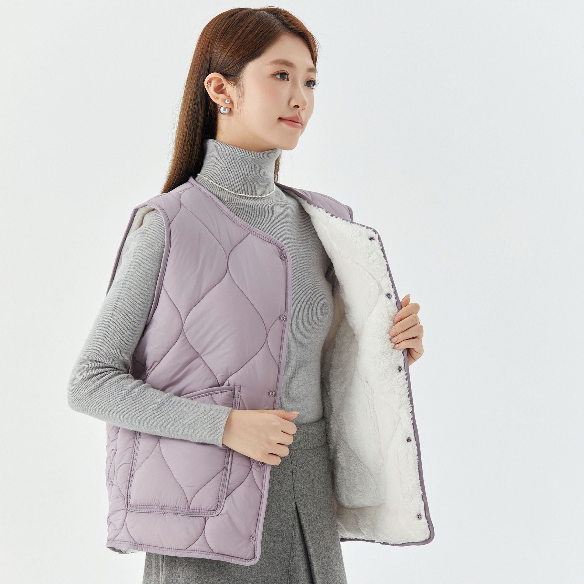 Ladies' warm, enlarged and thickened, flannel inner layer, camisole, women's style, lamb wool, buttons, casual cotton vest for outer wear