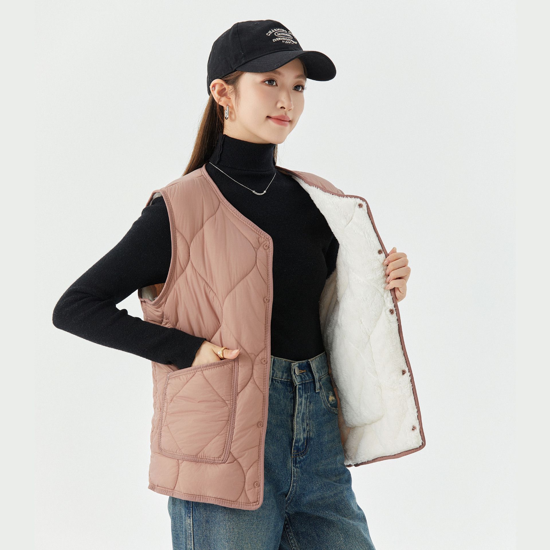Ladies' warm, enlarged and thickened, flannel inner layer, camisole, women's style, lamb wool, buttons, casual cotton vest for outer wear