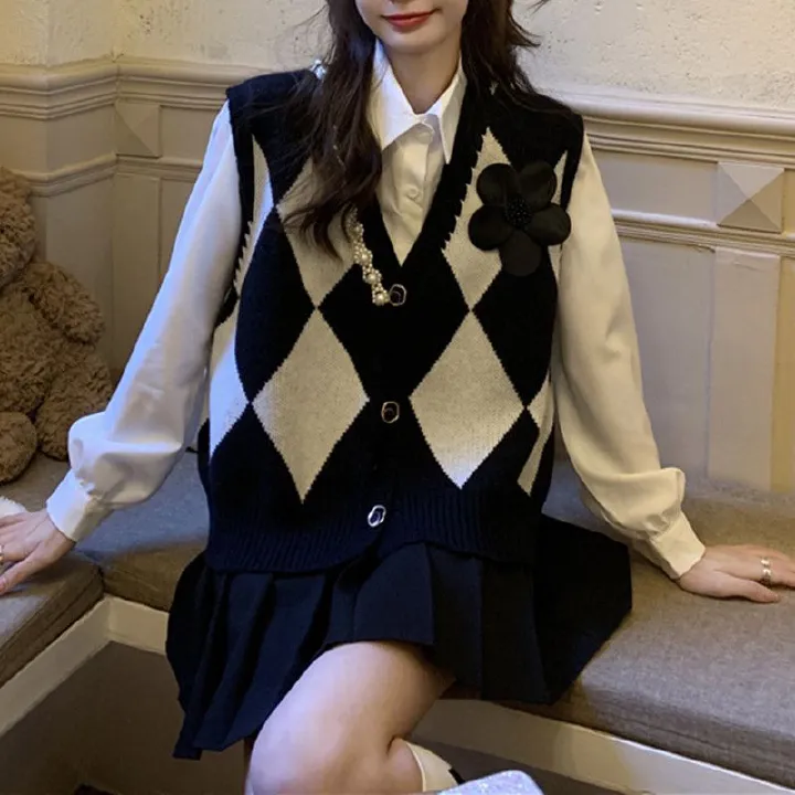 Xiaoxiangfeng Lingge, Pearl, V-neck Knitted Sweater, Vest, Women's Style, Stacked Camry Shoulder Clip