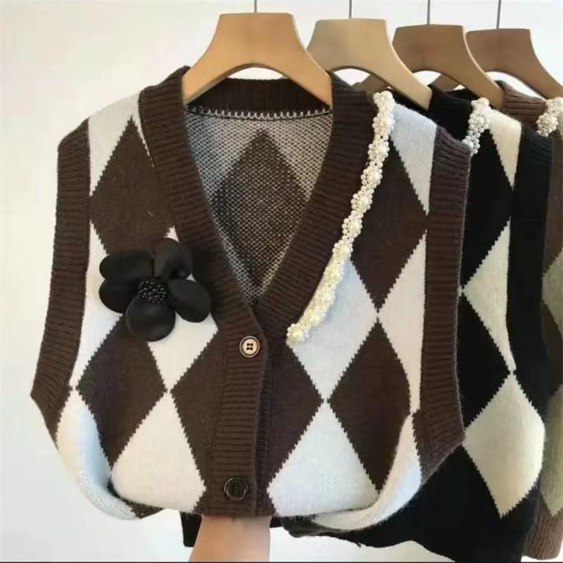 Xiaoxiangfeng Lingge, Pearl, V-neck Knitted Sweater, Vest, Women's Style, Stacked Camry Shoulder Clip