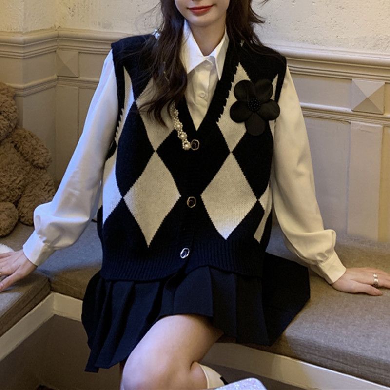 Xiaoxiangfeng Lingge, Pearl, V-neck Knitted Sweater, Vest, Women's Style, Stacked Camry Shoulder Clip