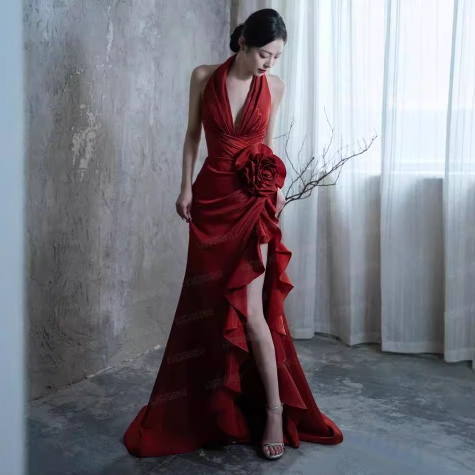 Elegant socialite style, wine red color, temperament hanging neck, bride's wedding toast dress, slit, morning gown, wedding dress, evening gown, new Chinese style, long skirt