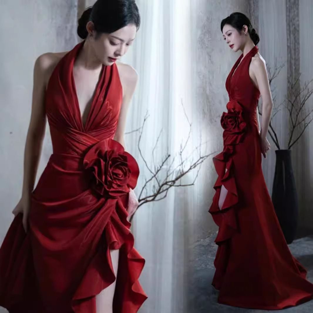 Elegant socialite style, wine red color, temperament hanging neck, bride's wedding toast dress, slit, morning gown, wedding dress, evening gown, new Chinese style, long skirt