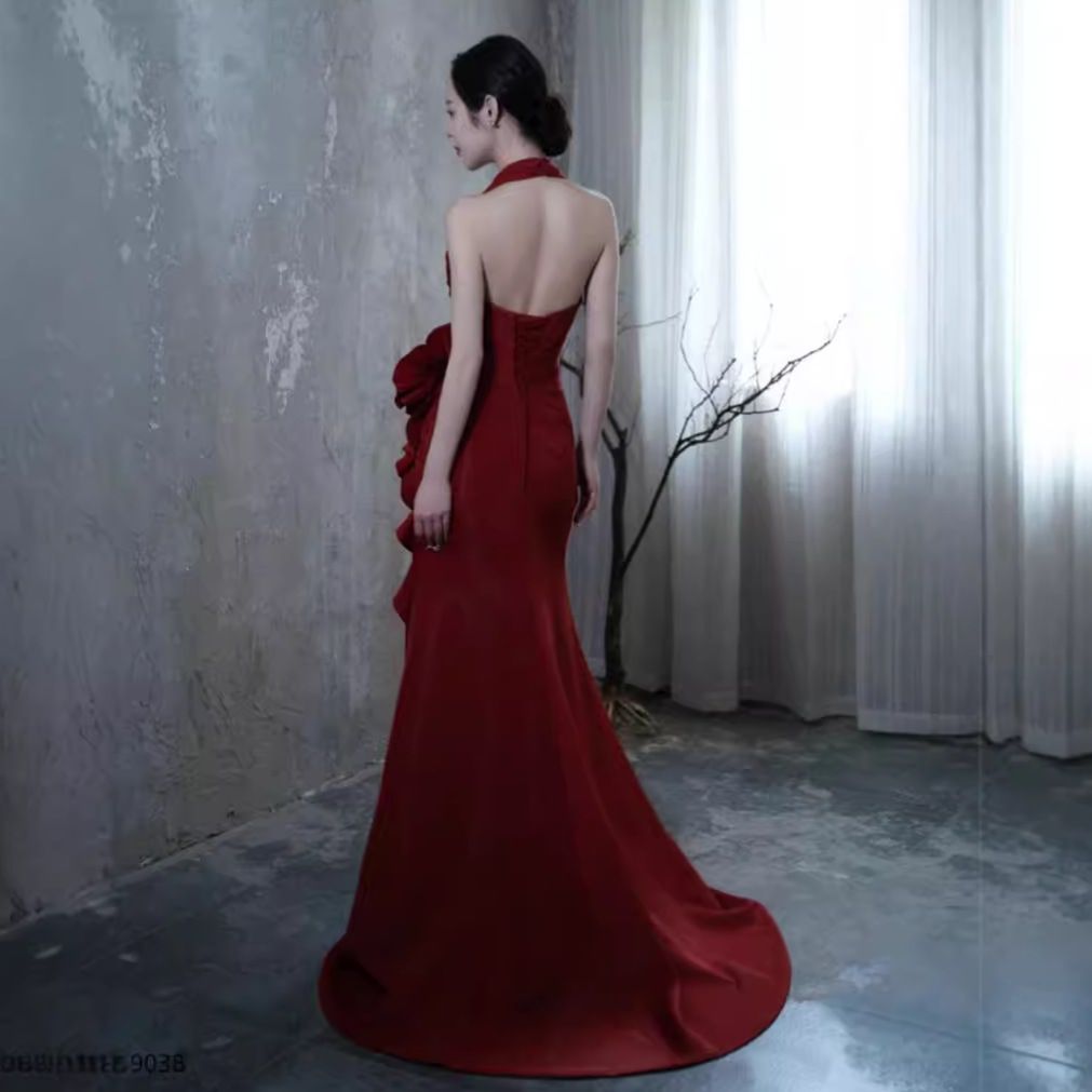 Elegant socialite style, wine red color, temperament hanging neck, bride's wedding toast dress, slit, morning gown, wedding dress, evening gown, new Chinese style, long skirt