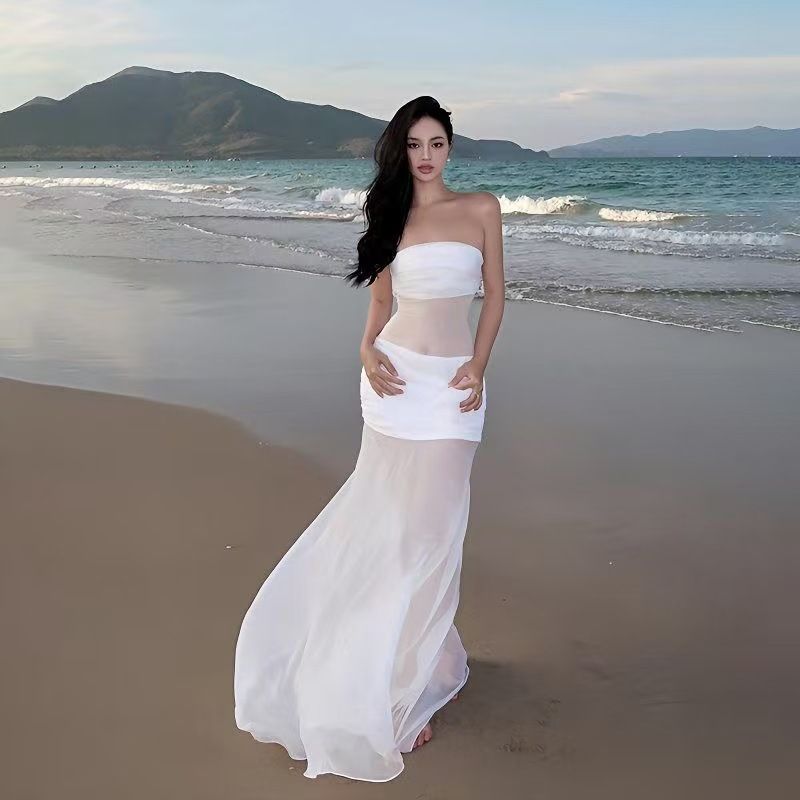Seaside vacation temperament, hip hugging long skirt, French pure desire, mature lady, see through white mesh flower strapless dress