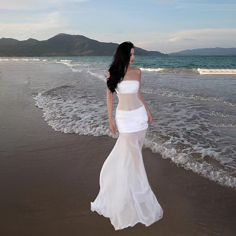 Seaside vacation temperament, hip hugging long skirt, French pure desire, mature lady, see through white mesh flower strapless dress