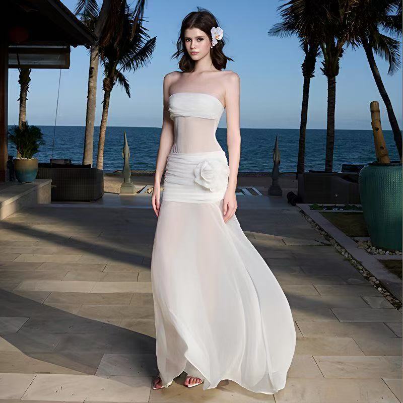 Seaside vacation temperament, hip hugging long skirt, French pure desire, mature lady, see through white mesh flower strapless dress