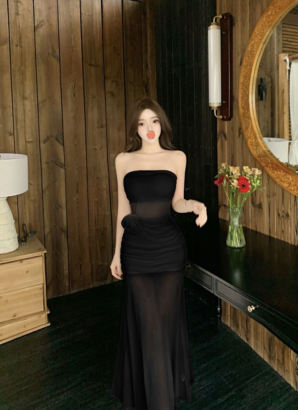 Seaside vacation temperament, hip hugging long skirt, French pure desire, mature lady, see through white mesh flower strapless dress