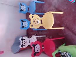 KIDS PLASTIC SEAT / CHAIR / kids seat