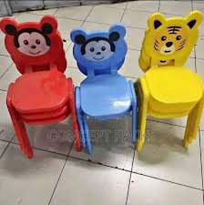 KIDS PLASTIC SEAT / CHAIR / kids seat