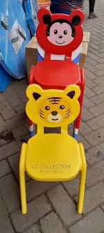 KIDS PLASTIC SEAT / CHAIR / kids seat