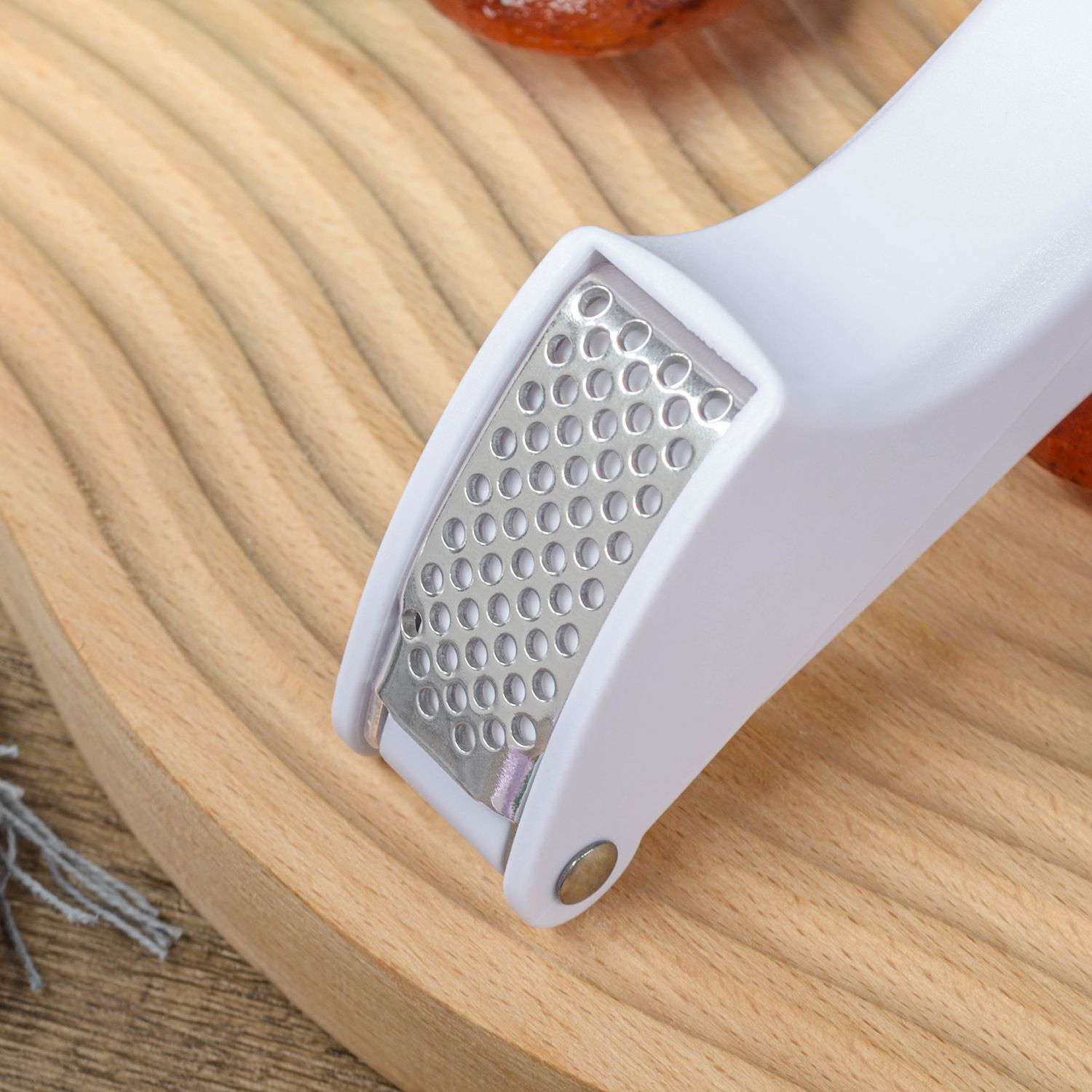 New manual garlic press, spot wholesale, kitchen tools, simple and easy to use garlic tamper  household garlic squeezer