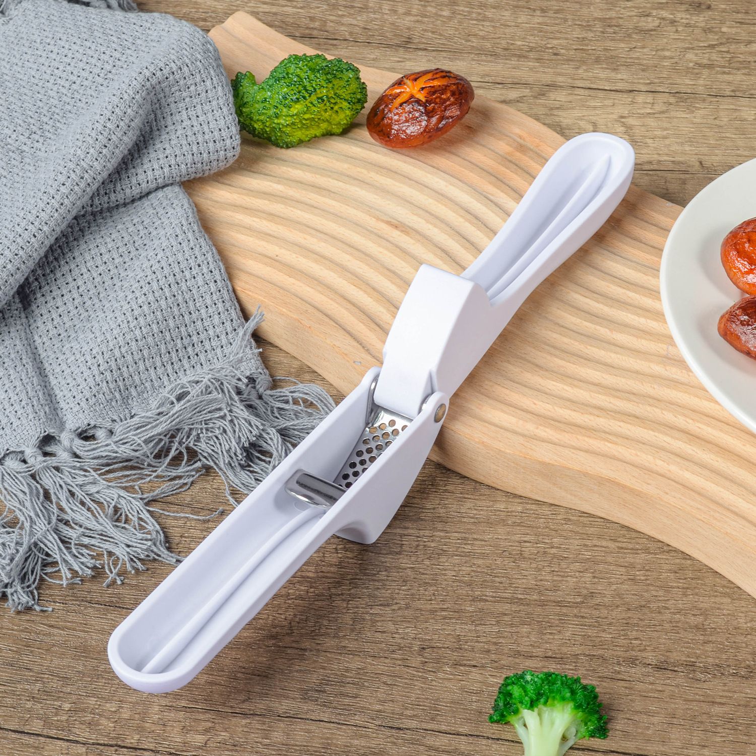 New manual garlic press, spot wholesale, kitchen tools, simple and easy to use garlic tamper  household garlic squeezer
