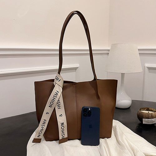 Vintage Niche Women's Brown Tote Bag Stylish Shoulder Handbag with Large Capacity and Premium Texture for Casual Daily and Office Commute