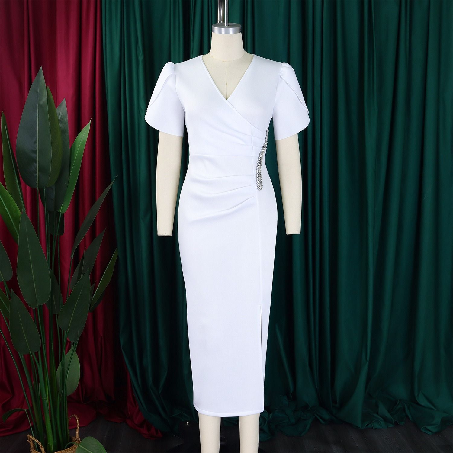 2025 African European American D579 Women's New Fashion Style Elegant V-Neck Evening Gown Beaded Dress Solid Pattern
Beaded Craftsmanship Trendy Ruffled Elements Elegant Style