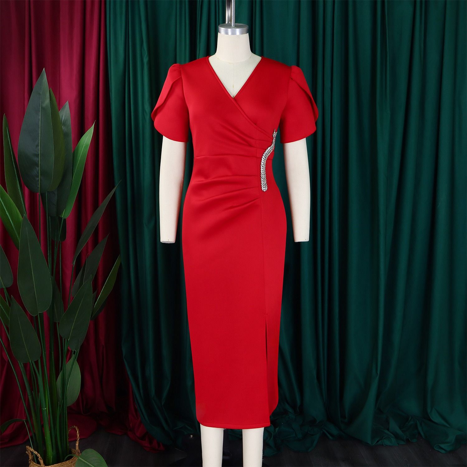 2025 African European American D579 Women's New Fashion Style Elegant V-Neck Evening Gown Beaded Dress Solid Pattern
Beaded Craftsmanship Trendy Ruffled Elements Elegant Style