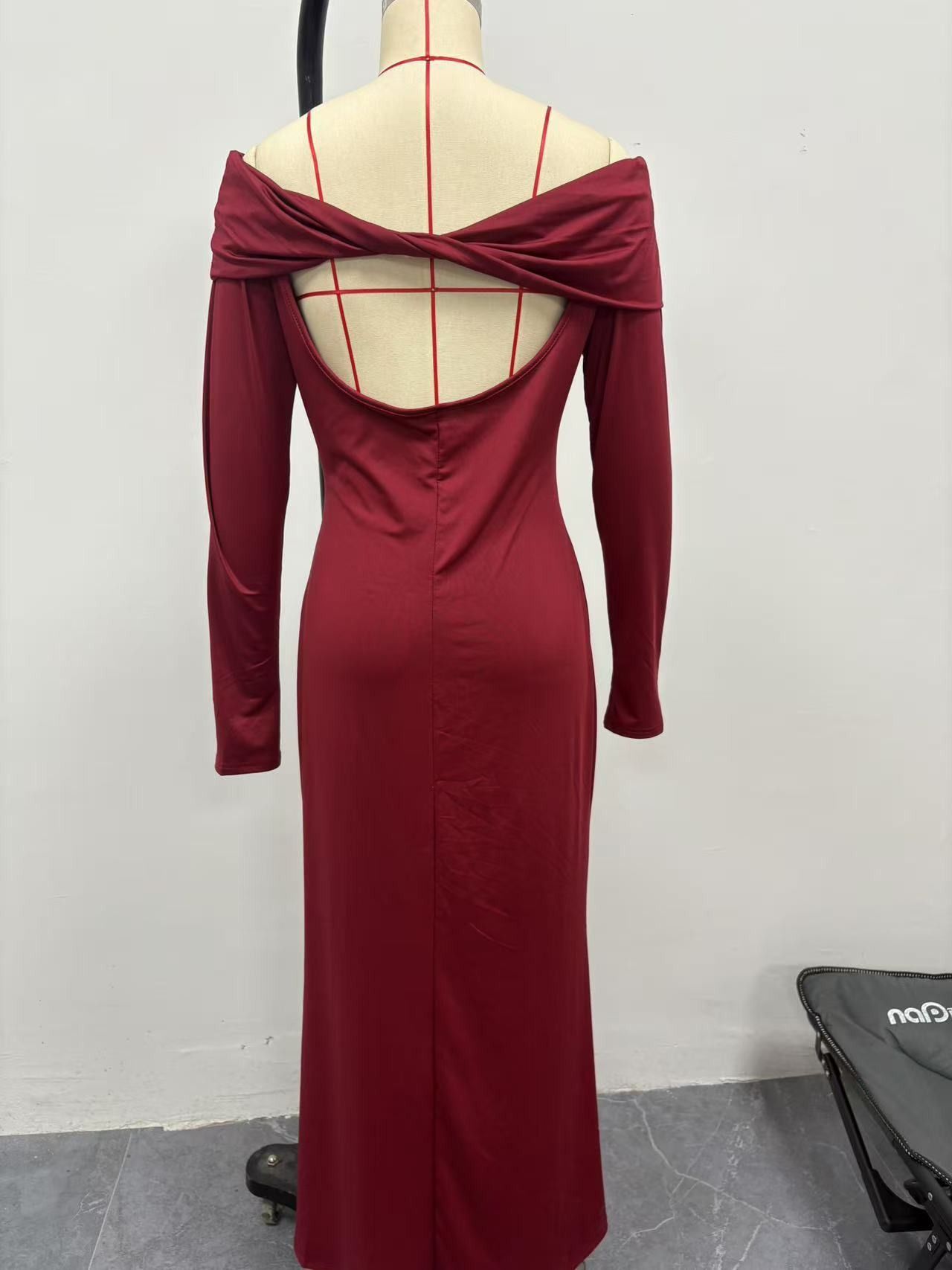 2025 African European Spring Autumn Women's Single-shoulder Pleated Tight-fitting Fashionable Elegant Full-skirted Long Evening Dress Plain Color Pattern Non-stretching Treatment Process.