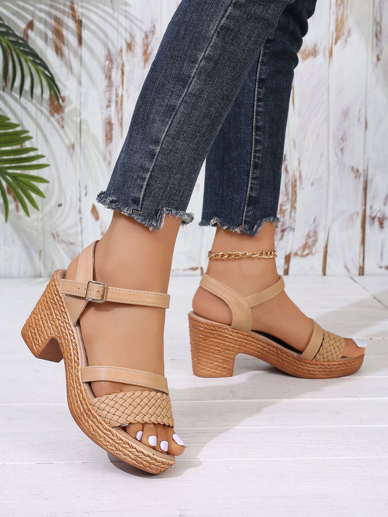 Summer 2025  Africa Europe America Fish-mouth One-piece Strap Thick-soled Women's Casual Fashion High-heeled Shoes Large Size Round Toe Thick Heel Casual Style