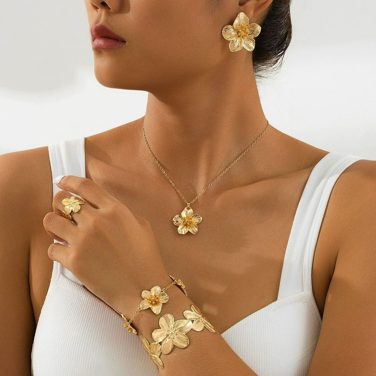 European and American cross-border retro golden flower pendant necklace bracelet ring earrings 5-piece high-end jewelry set
