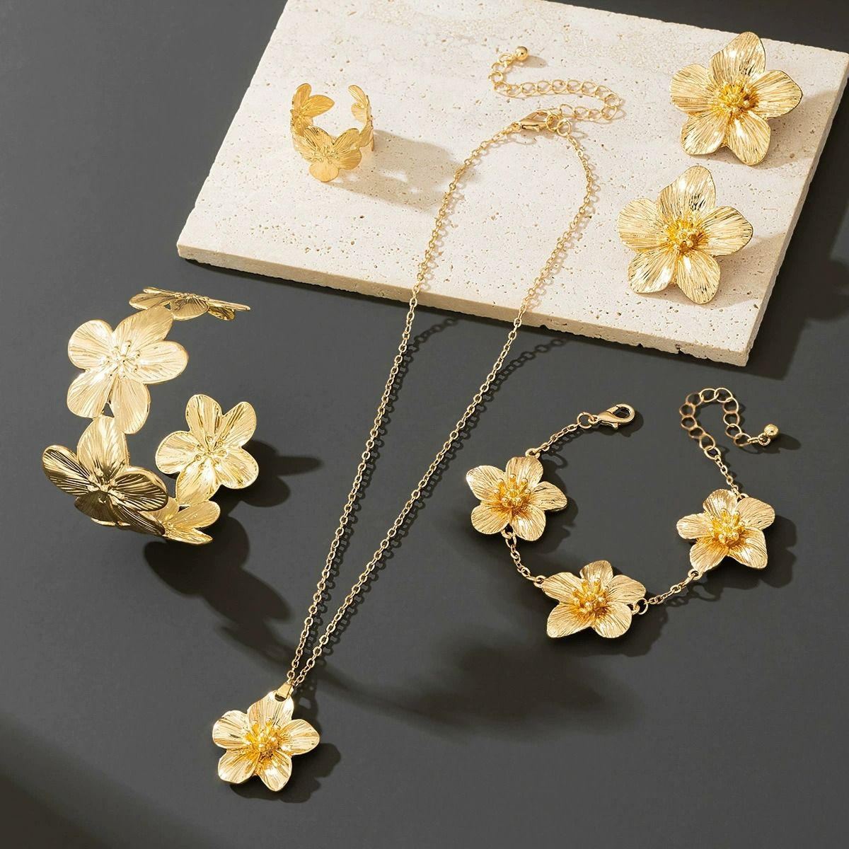 European and American cross-border retro golden flower pendant necklace bracelet ring earrings 5-piece high-end jewelry set