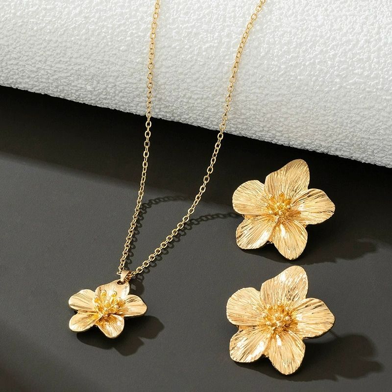 European and American cross-border retro golden flower pendant necklace bracelet ring earrings 5-piece high-end jewelry set