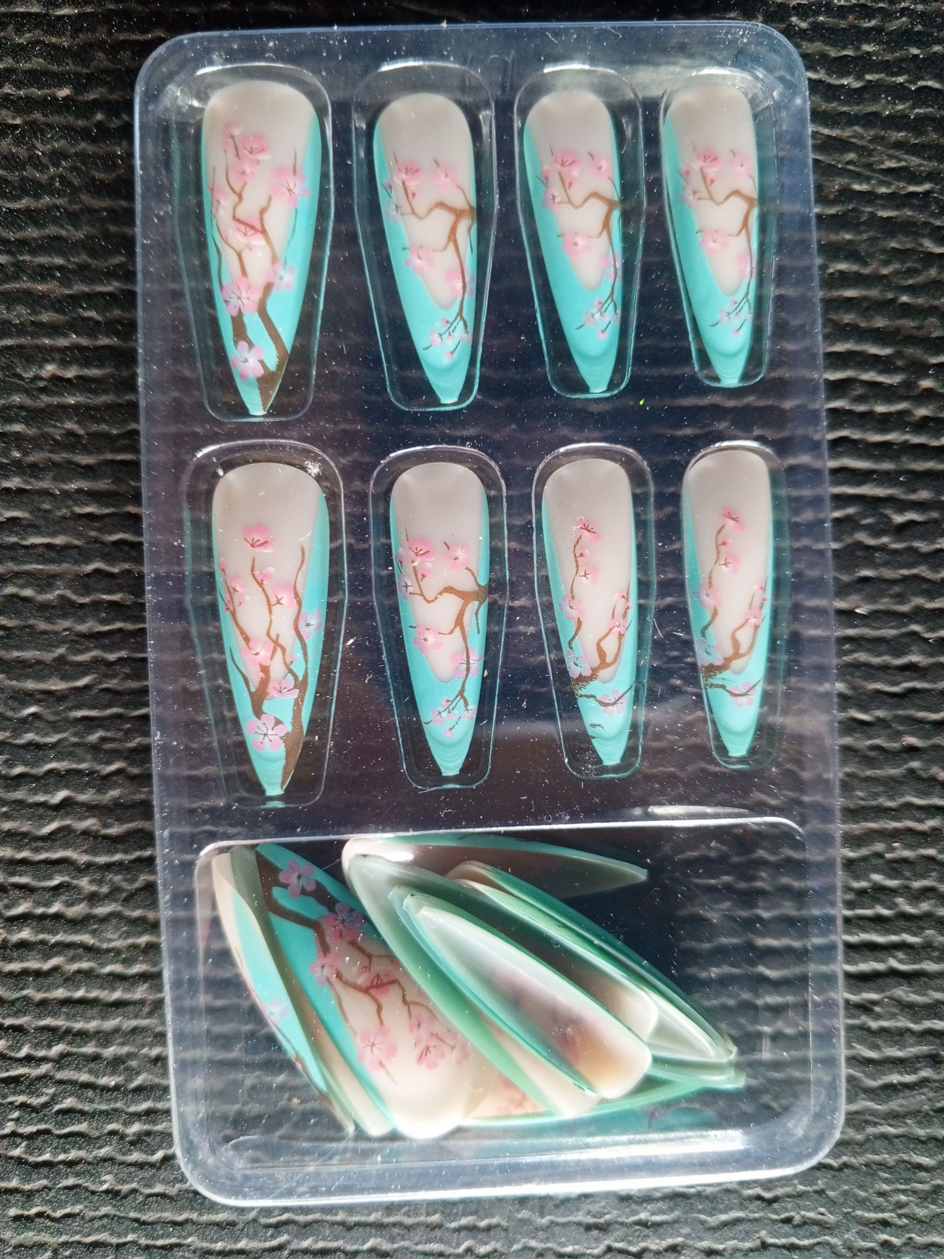24pcs Luxury Designer Green 💚 Long Stilleto Press On Stick On Nails - 
Reusable Stick-On Acrylic Nails for Elegant & Stylish Manicure