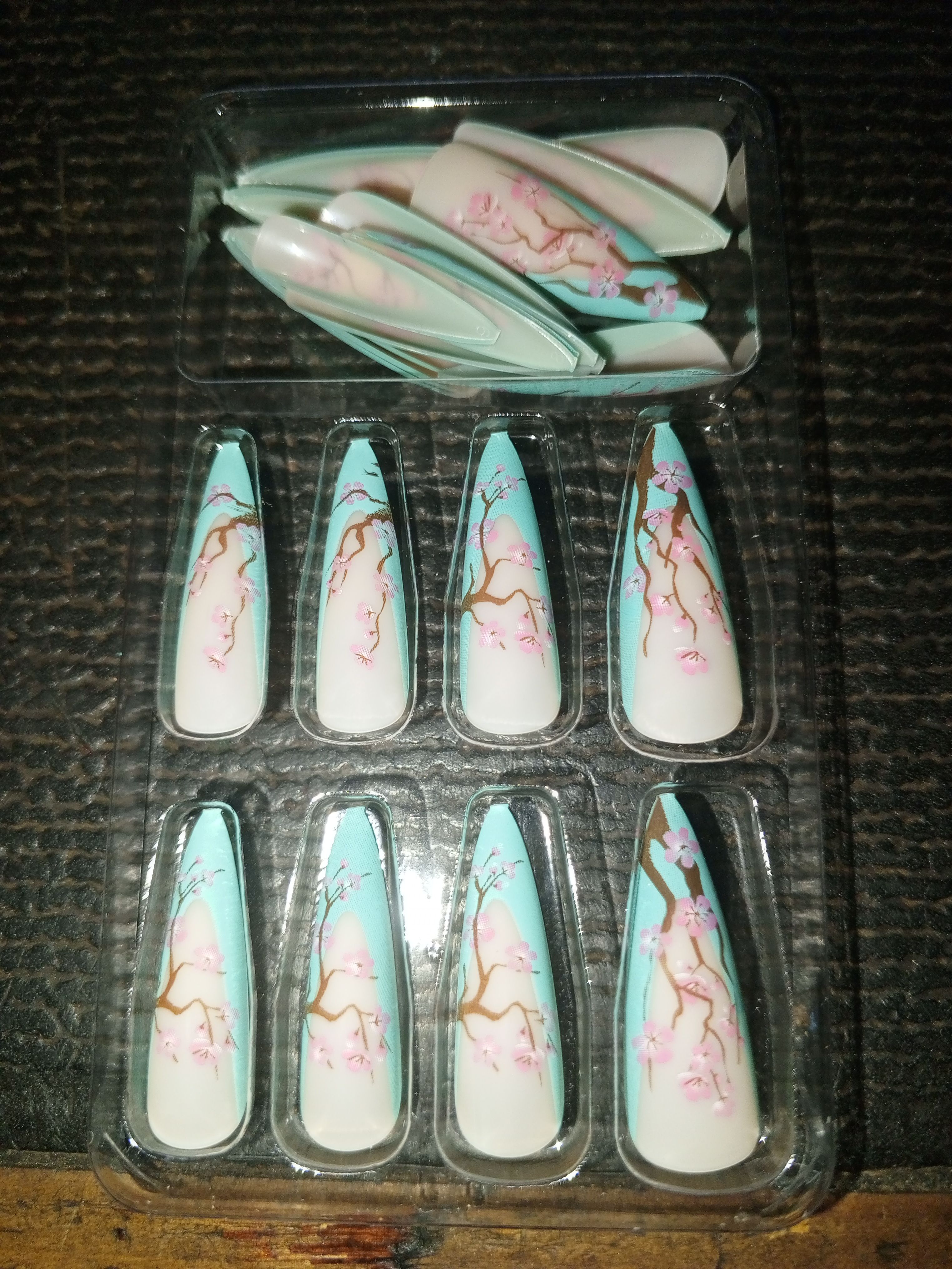 24pcs Luxury Designer Green 💚 Long Stilleto Press On Stick On Nails - 
Reusable Stick-On Acrylic Nails for Elegant & Stylish Manicure