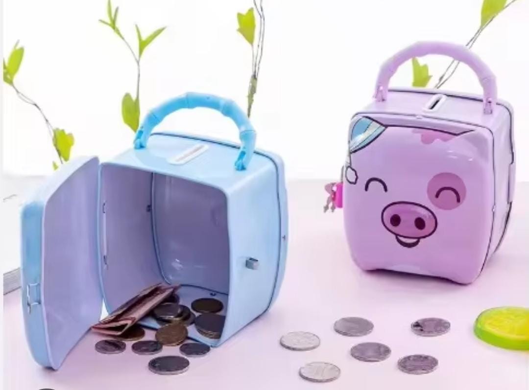 Restocked 🔥🔥🔥🔥

Secure Metallic Piggy Bank 💰
Save in style with this durable metal piggy bank – comes with a padlock & 2 keys for added security!
🔐 Keep your coins safe
💙💗 Available in Blue &