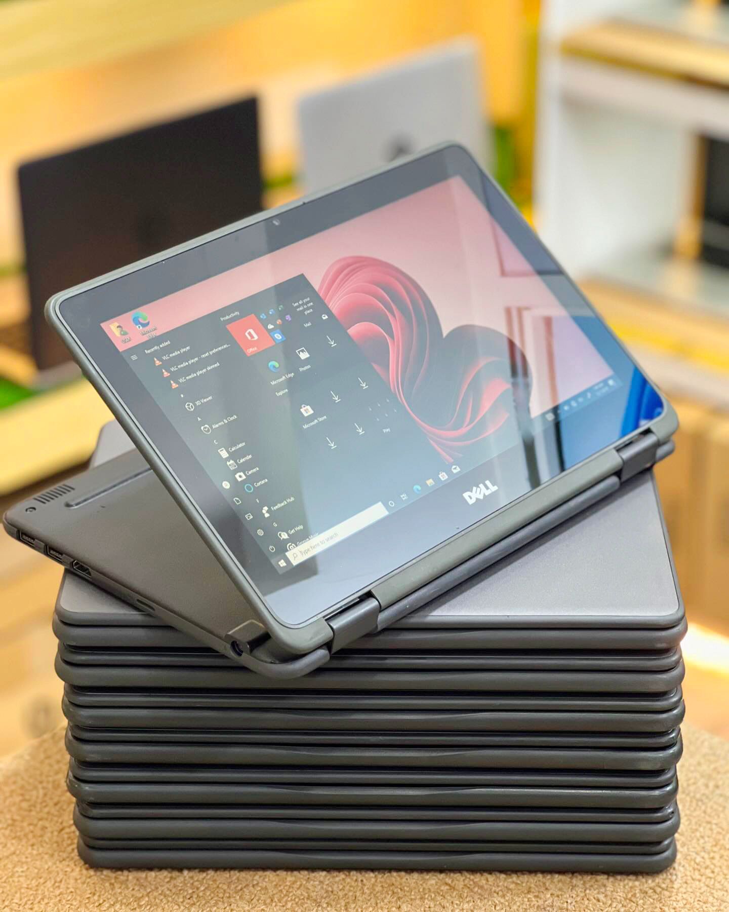 Dell Latitude 3190 2-in-1 refurbished laptop Touchscreen | x360 Convertible | 4GB RAM | 128GB SSD | Windows 11 Pro