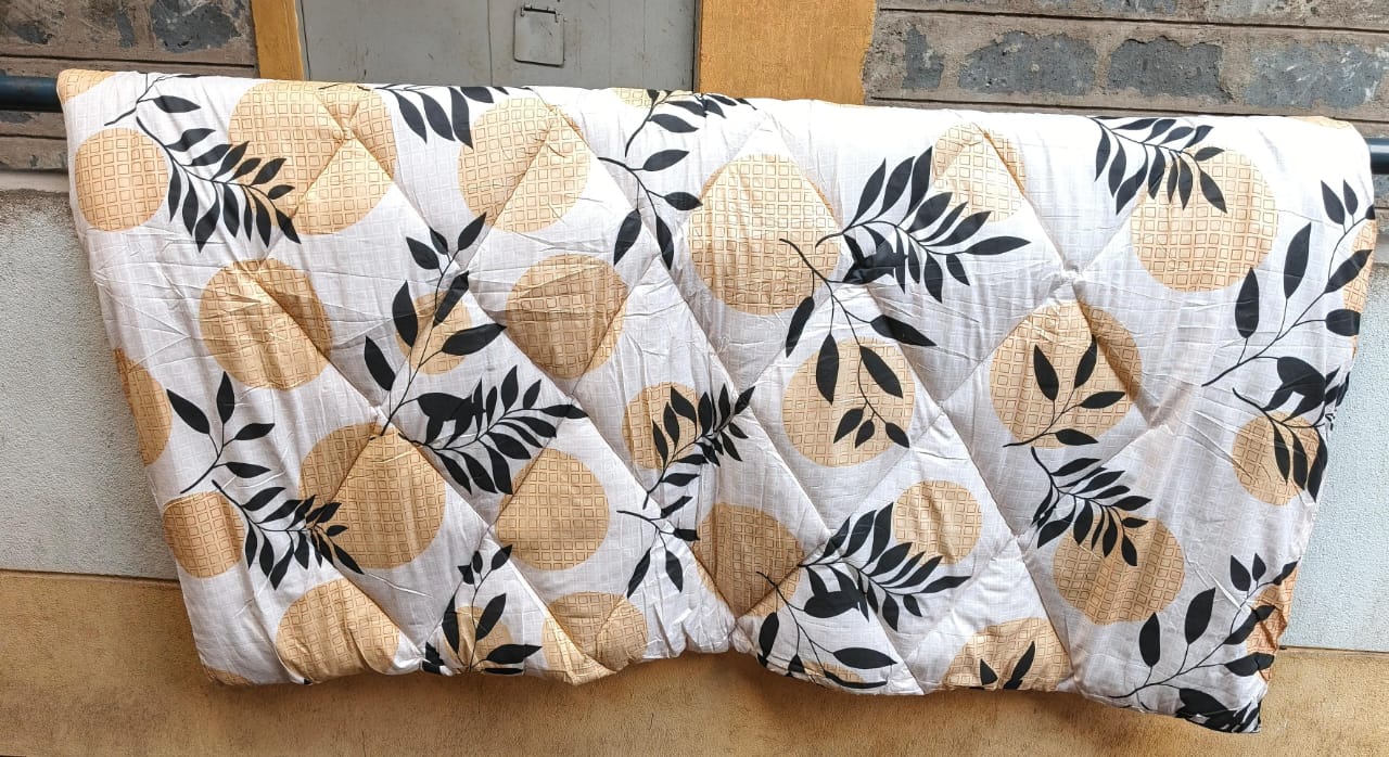 🎀☀️Unbinded Cotton Duvets(4 by 6]Made from high-quality cotton material, they are very easy to clean and keep their beautiful color after a wash. It comes with 1 bed sheet and 2 pillow cases