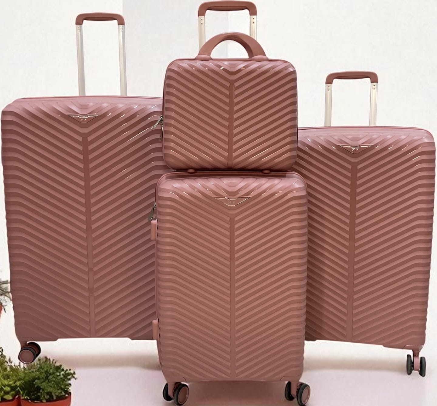 😶‍🌫️NEW ARRIVALS🎇Fashion 4 IN 1 UNBREAKBLE LAXURIOUS RUBBER SUITCASE BRIEFCASE TRAVEL BAG😶‍🌫️Made of high-quality materials 
Sleek and stylish design
4-in-1 design 
Hard outer shell for protectio