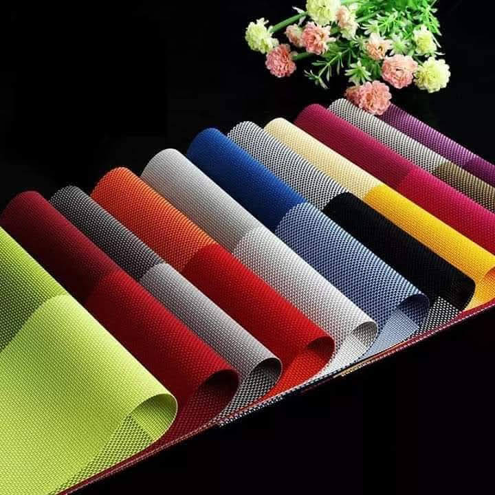🎀6 Pcs Table Mat PVC Western Kitchen Dining Room Table Mat🎀Unique design: Exquisite elegant table mats with table runner set,protect your dinner table from scratches and stains,good decoration to im